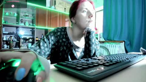 Snapshot of pa1e_pr1ncess chatting on 01-24-25, 01:25 Ella online show from 01-24-25, 01:25