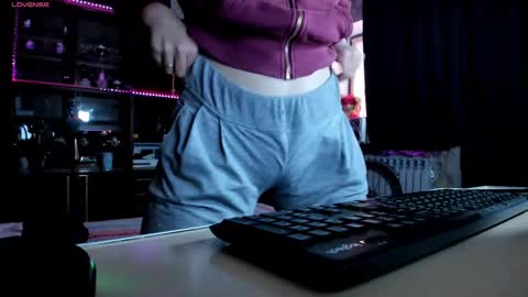 Snapshot of pa1e_pr1ncess chatting on 02-14-25, 10:07 Ella online show from 02-14-25, 10:07