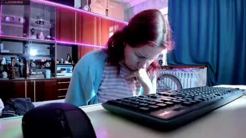 Snapshot of pa1e_pr1ncess chatting on 02-18-25, 06:26 Ella online show from 02-18-25, 06:26