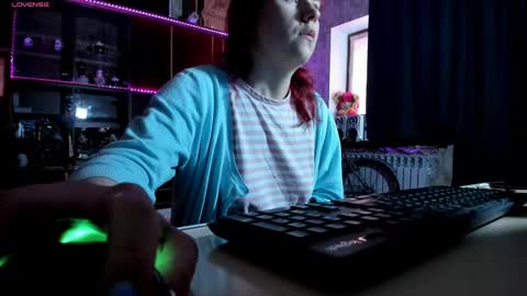 Snapshot of pa1e_pr1ncess chatting on 02-18-25, 09:32 Ella online show from 02-18-25, 09:32