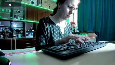 Snapshot of pa1e_pr1ncess chatting on 03-11-25, 02:40 Ella online show from 03-11-25, 02:40