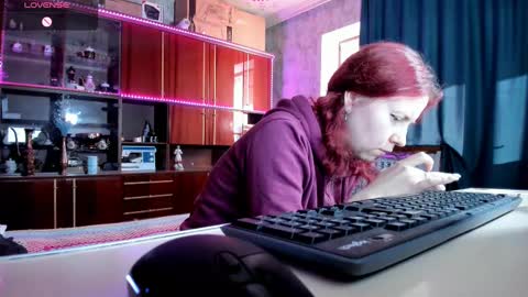 Snapshot of pa1e_pr1ncess chatting on 03-12-25, 12:26 Ella online show from 03-12-25, 12:26