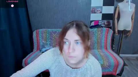 Snapshot of pa1e_pr1ncess chatting on 10-28-25, 12:19 Ella online show from 10-28-25, 12:19