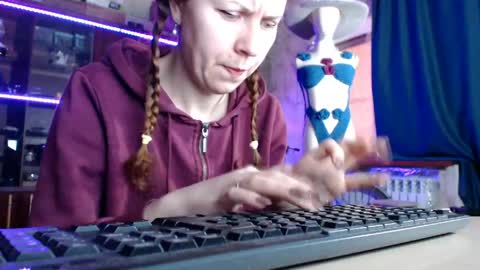 Ella online show from 04-26-26, 06:11