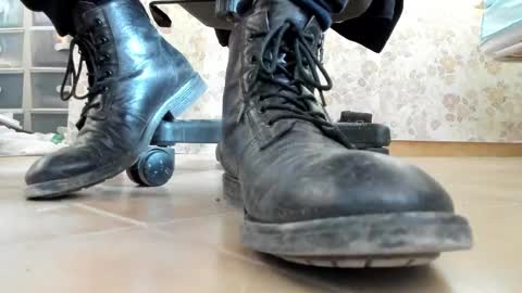 Snapshot of pablomenesssl chatting on 12-18-25, 07:14 Pablo Meness online show from 12-18-25, 07:14