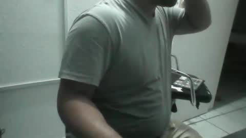 Snapshot of pablovc33 chatting on 05-19-26, 06:09 pablovc33 online show from 05-19-26, 06:09