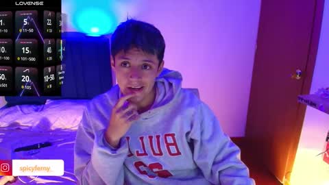 Snapshot of pafebame chatting on 12-15-25, 03:44 Fernanda online show from 12-15-25, 03:44