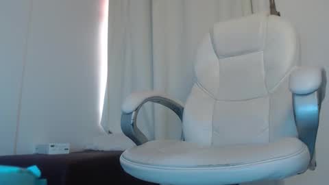 Snapshot of paiper_halliwey_ chatting on 10-12-25, 01:43 paiper online show from 10-12-25, 01:43