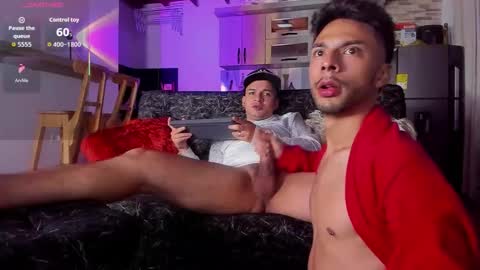 Snapshot of paisas_horny chatting on 10-16-25, 04:02 LIAN AND JACK online show from 10-16-25, 04:02