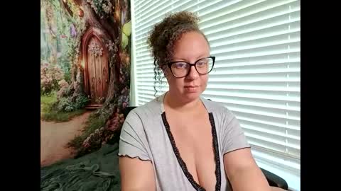 Snapshot of paisleehaze chatting on 05-12-26, 03:09 Paislee Haze online show from 05-12-26, 03:09