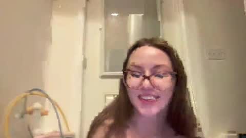 paisleysnowxo online show from 03-10-25, 06:16