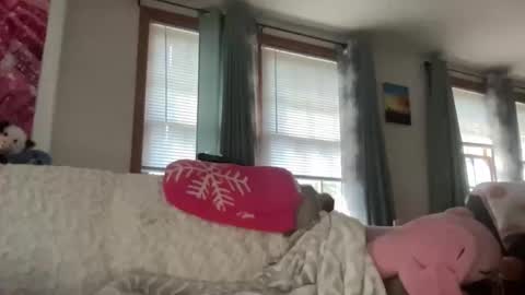 paisleysnowxo online show from 10-28-25, 04:42