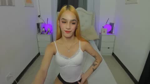 tiny girl wth big one online show from 11-21-25, 07:07