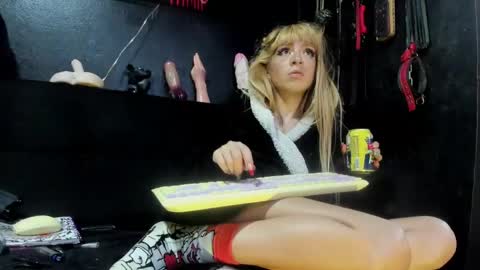 Paloma online show from 12-14-24, 06:24