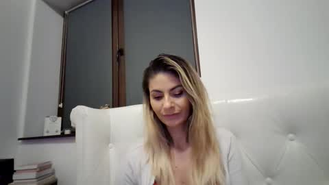 Snapshot of pamela051087 chatting on 11-19-25, 05:35 Pamela051087 online show from 11-19-25, 05:35