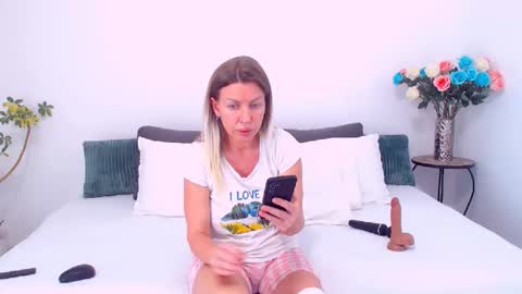 PAMEL ISSY online show from 04-24-26, 07:44