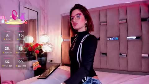 Snapshot of pamelaaddams_ chatting on 12-14-25, 05:35 Pamela online show from 12-14-25, 05:35