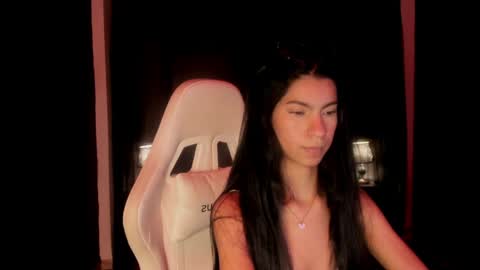 Snapshot of pamelaascott chatting on 05-20-26, 04:18 P A M online show from 05-20-26, 04:18