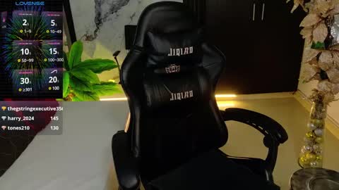 Paola online show from 12-28-24, 01:08