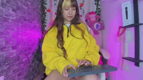 Snapshot of pamelajhonsom chatting on 12-22-24, 05:56 pamelajhonsom online show from 12-22-24, 05:56