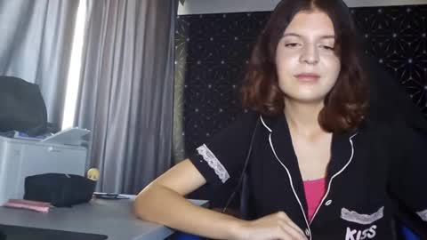 Snapshot of pamelamcmeen chatting on 10-15-25, 06:02 Pamela online show from 10-15-25, 06:02