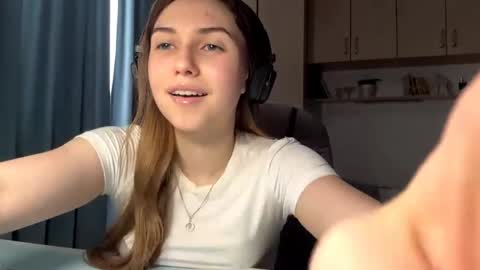 Lia online show from 06-08-26, 03:23