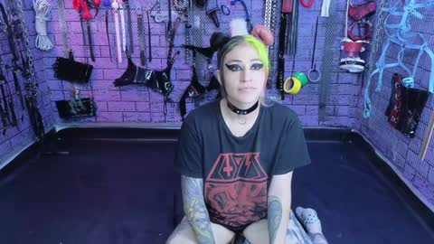 Snapshot of pandoranez chatting on 12-22-24, 11:20 PandoraNez online show from 12-22-24, 11:20