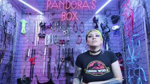Snapshot of pandoranez chatting on 01-04-25, 10:05 PandoraNez online show from 01-04-25, 10:05