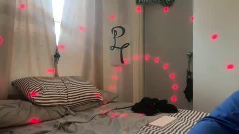 PantsLessTraveler online show from 04-27-26, 01:09