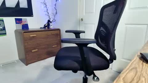 Snapshot of pantyboy2000 chatting on 12-02-24, 12:41 Dash Riprock online show from 12-02-24, 12:41