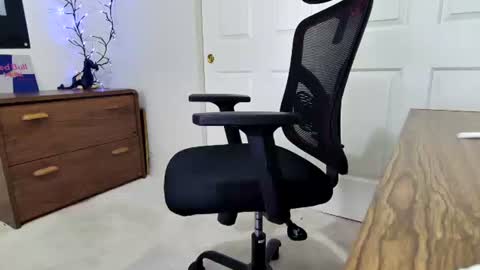 Snapshot of pantyboy2000 chatting on 01-05-25, 07:38 Dash Riprock online show from 01-05-25, 07:38