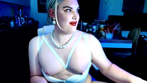 Snapshot of paoladoll chatting on 06-08-26, 01:44 Sarina Williams online show from 06-08-26, 01:44