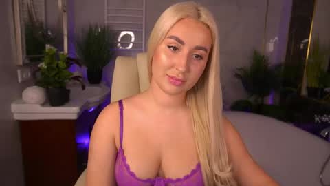 Lia online show from 04-23-26, 01:35