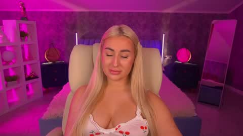 Lia online show from 04-27-26, 02:04