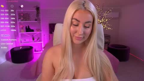 Lia online show from 04-30-26, 02:12