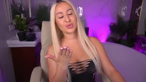 Snapshot of paolamola chatting on 06-10-26, 12:59 Lia online show from 06-10-26, 12:59