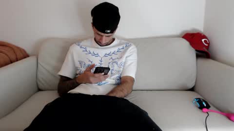 Snapshot of papijakey chatting on 12-12-24, 10:52  -- New Videos Down Below online show from 12-12-24, 10:52