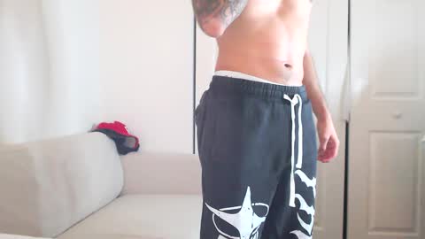 Snapshot of papijakey chatting on 03-09-25, 12:21  -- New Videos Down Below online show from 03-09-25, 12:21