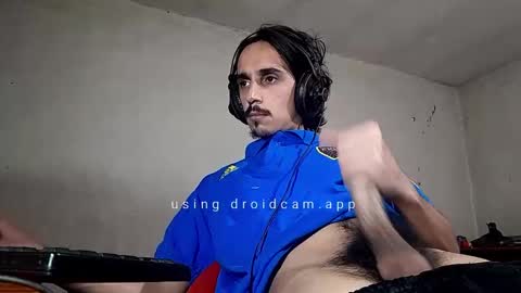 Snapshot of papito20cm chatting on 09-17-25, 02:57 Lau online show from 09-17-25, 02:57