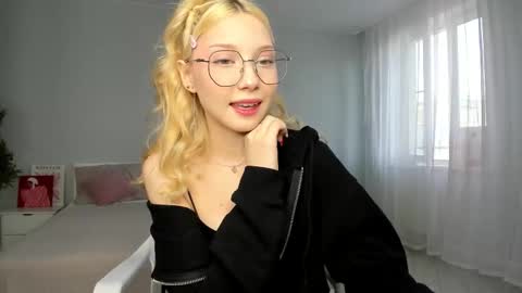 Melena online show from 11-15-25, 08:11