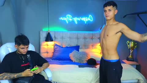 Snapshot of paradise_boy_s chatting on 12-11-24, 11:43 Ryan And Casper online show from 12-11-24, 11:43