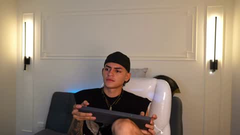 Snapshot of paradise_boy_s chatting on 01-16-25, 02:41 Ryan And Casper online show from 01-16-25, 02:41