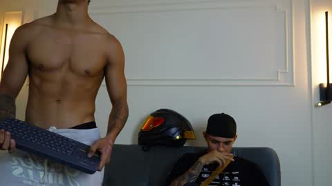 Snapshot of paradise_boy_s chatting on 01-17-25, 11:07 Ryan And Casper online show from 01-17-25, 11:07