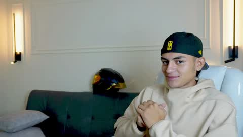 Snapshot of paradise_boy_s chatting on 01-24-25, 03:22 Ryan And Casper online show from 01-24-25, 03:22