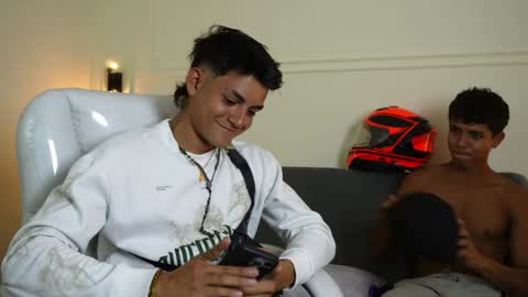 Snapshot of paradise_boy_s chatting on 02-07-25, 12:20 Ryan And Casper online show from 02-07-25, 12:20