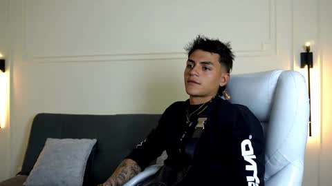 Snapshot of paradise_boy_s chatting on 02-08-25, 12:17 Ryan And Casper online show from 02-08-25, 12:17