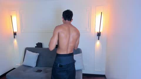 Snapshot of paradise_boy_s chatting on 09-17-25, 11:17 Ryan And Casper online show from 09-17-25, 11:17