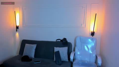 Snapshot of paradise_boy_s chatting on 10-22-25, 09:47 Ryan And Casper online show from 10-22-25, 09:47