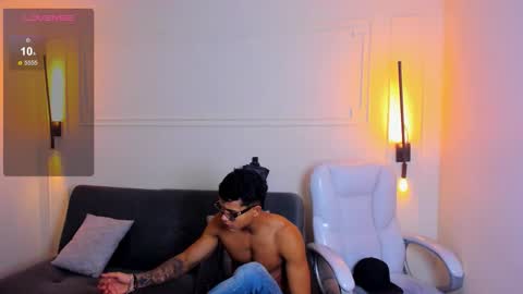 Snapshot of paradise_boy_s chatting on 10-23-25, 09:46 Ryan And Casper online show from 10-23-25, 09:46