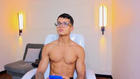 Snapshot of paradise_boy_s chatting on 11-22-25, 05:01 Ryan And Casper online show from 11-22-25, 05:01